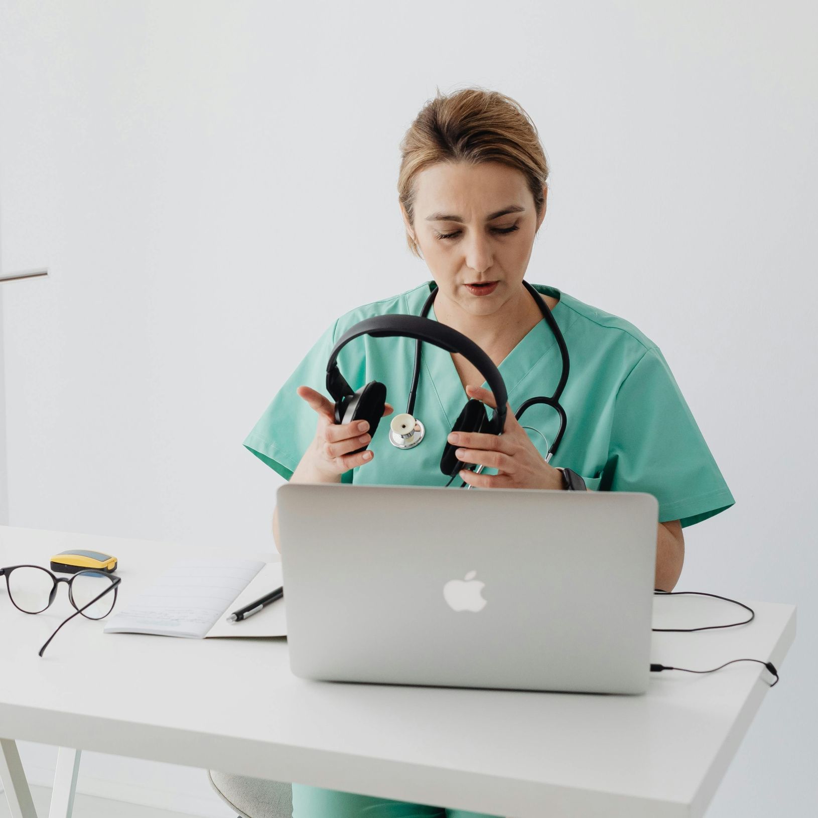 Jauna mākslīgā intelekta balss un teksta apstrādes risinājuma izstrāde ārstniecības procesa elektroniskas dokumentēšanas atbalstam medicīnas iestādēs