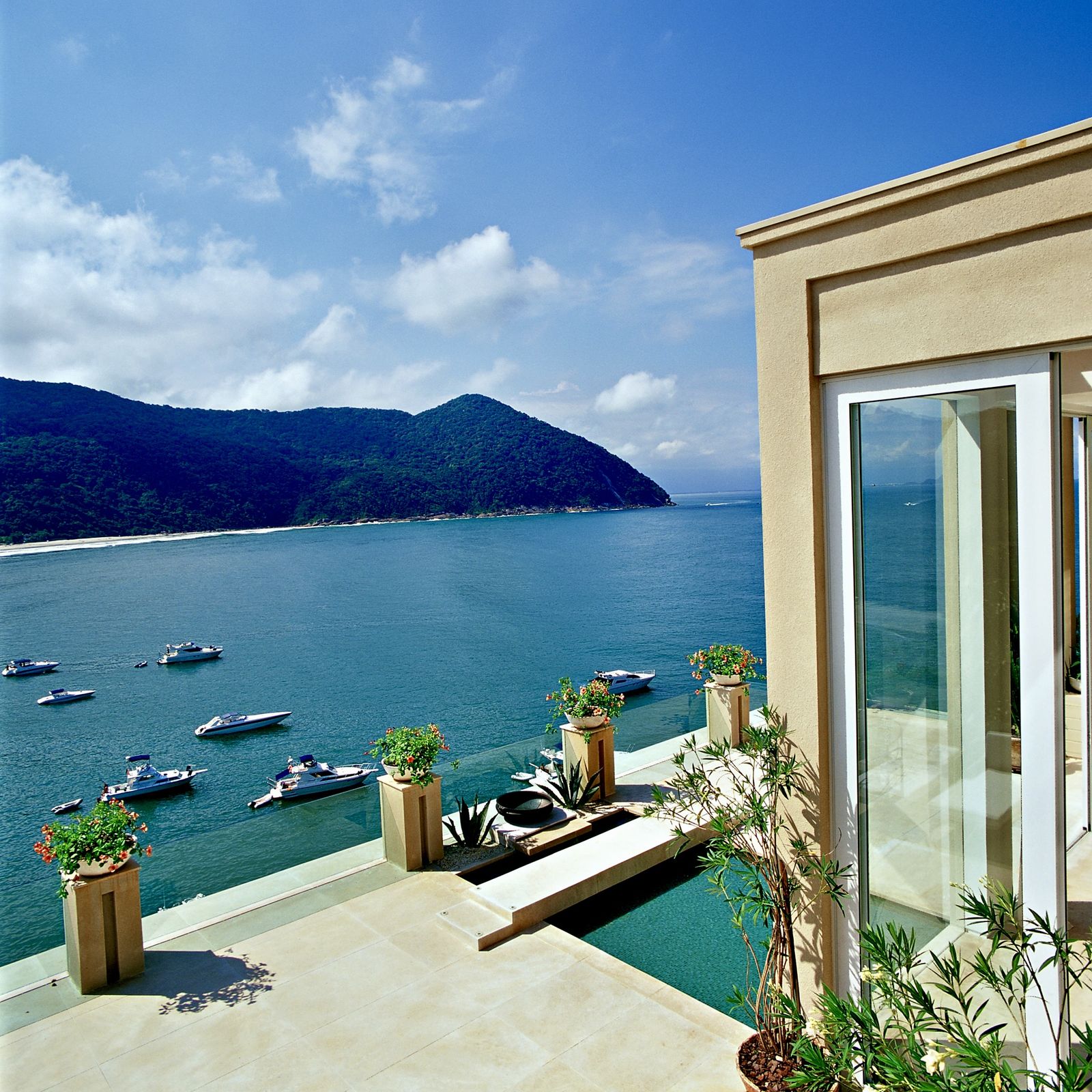 Iporanga: Casa sobre o Mar com 8 Suítes e Piscina Infinita – foto 4