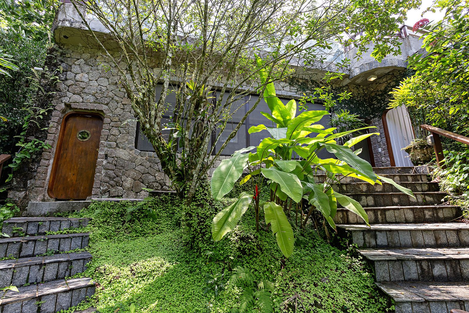 Casa à Venda no Condomínio São Pedro – Arquitetura em Pedra, Vista Mar e a Poucos Passos da Praia – foto 41