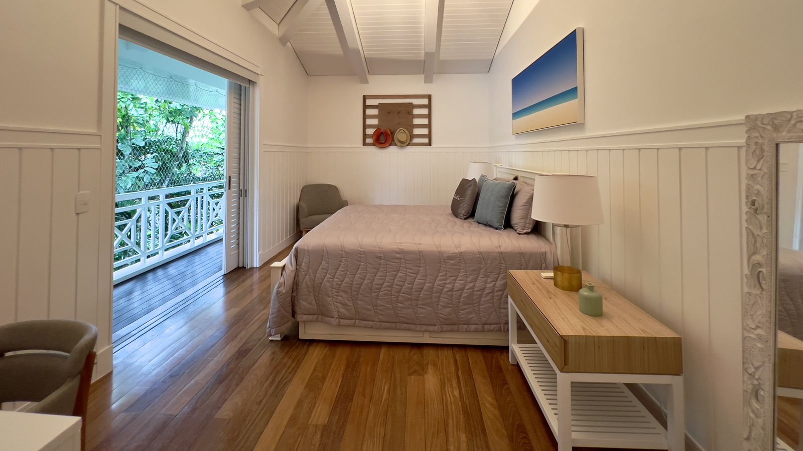 Banheiro com box amplo e banheira de hidromassagem – Casa 798