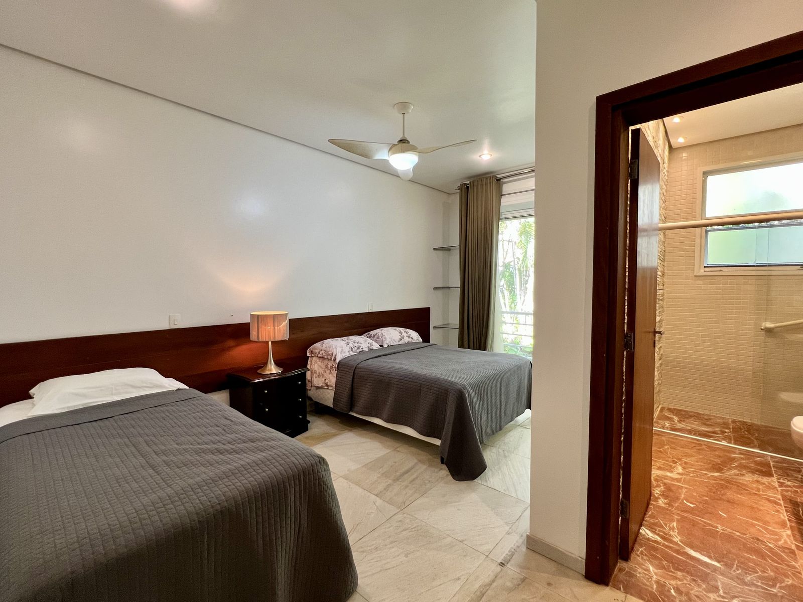 Casa de 5 Suítes no Iporanga, a 450m da Praia — Venda e Locação Anual – foto 43