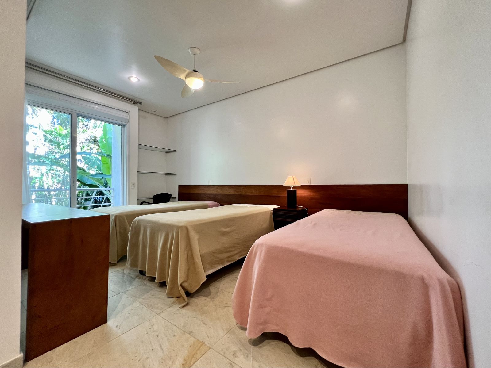 Casa de 5 Suítes no Iporanga, a 450m da Praia — Venda e Locação Anual – foto 48