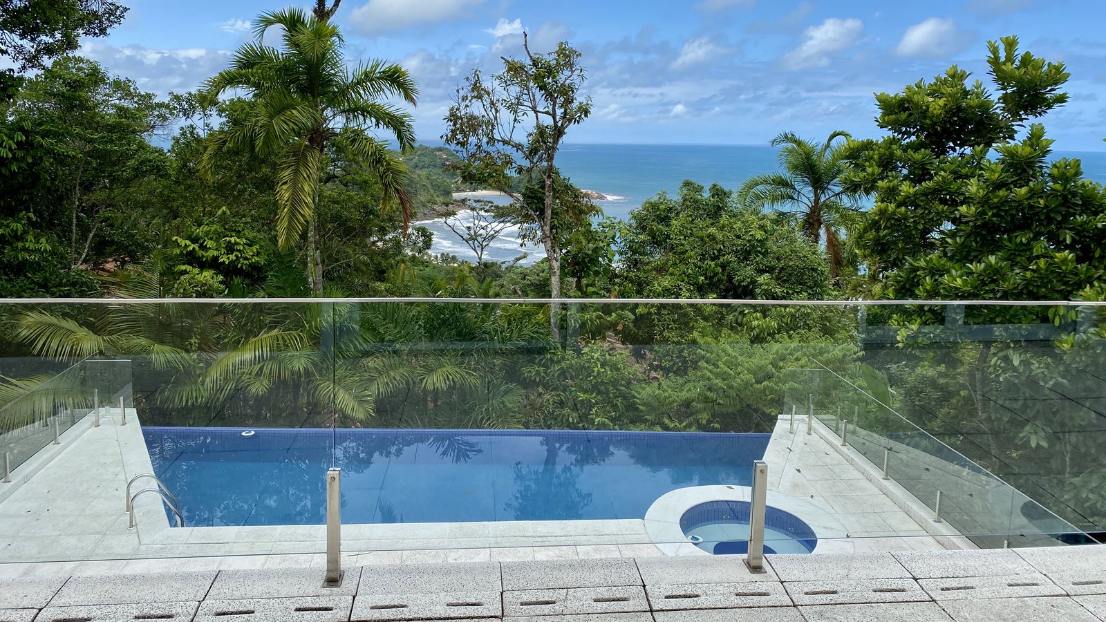 Piscina com vista para o mar – Casa 788