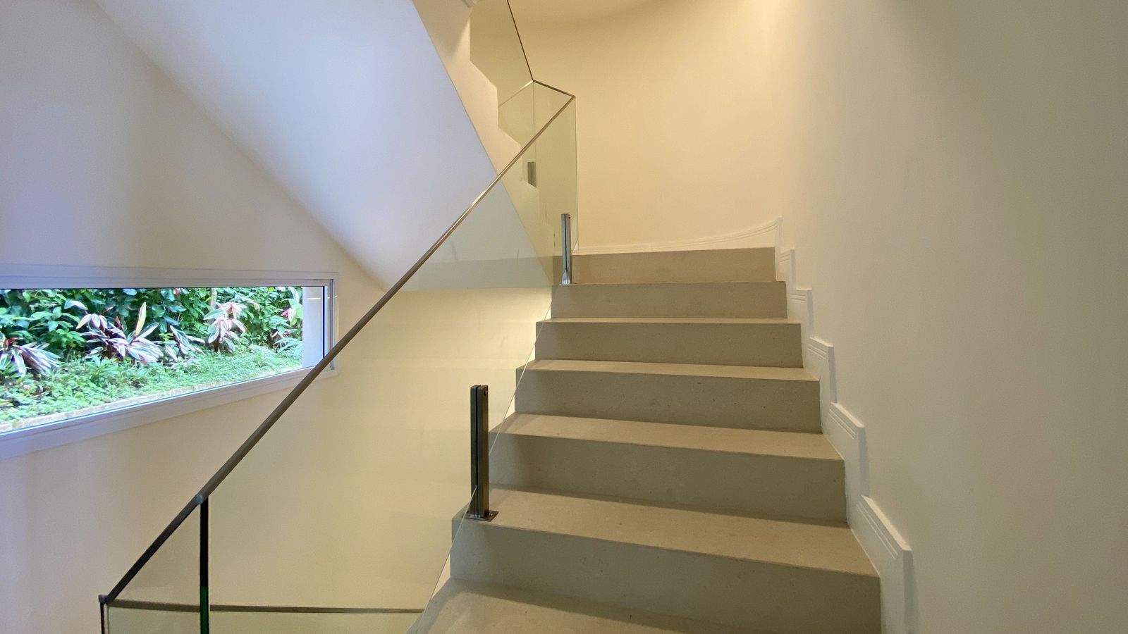 Cozinha planejada com ilha e integração visual – Casa 788