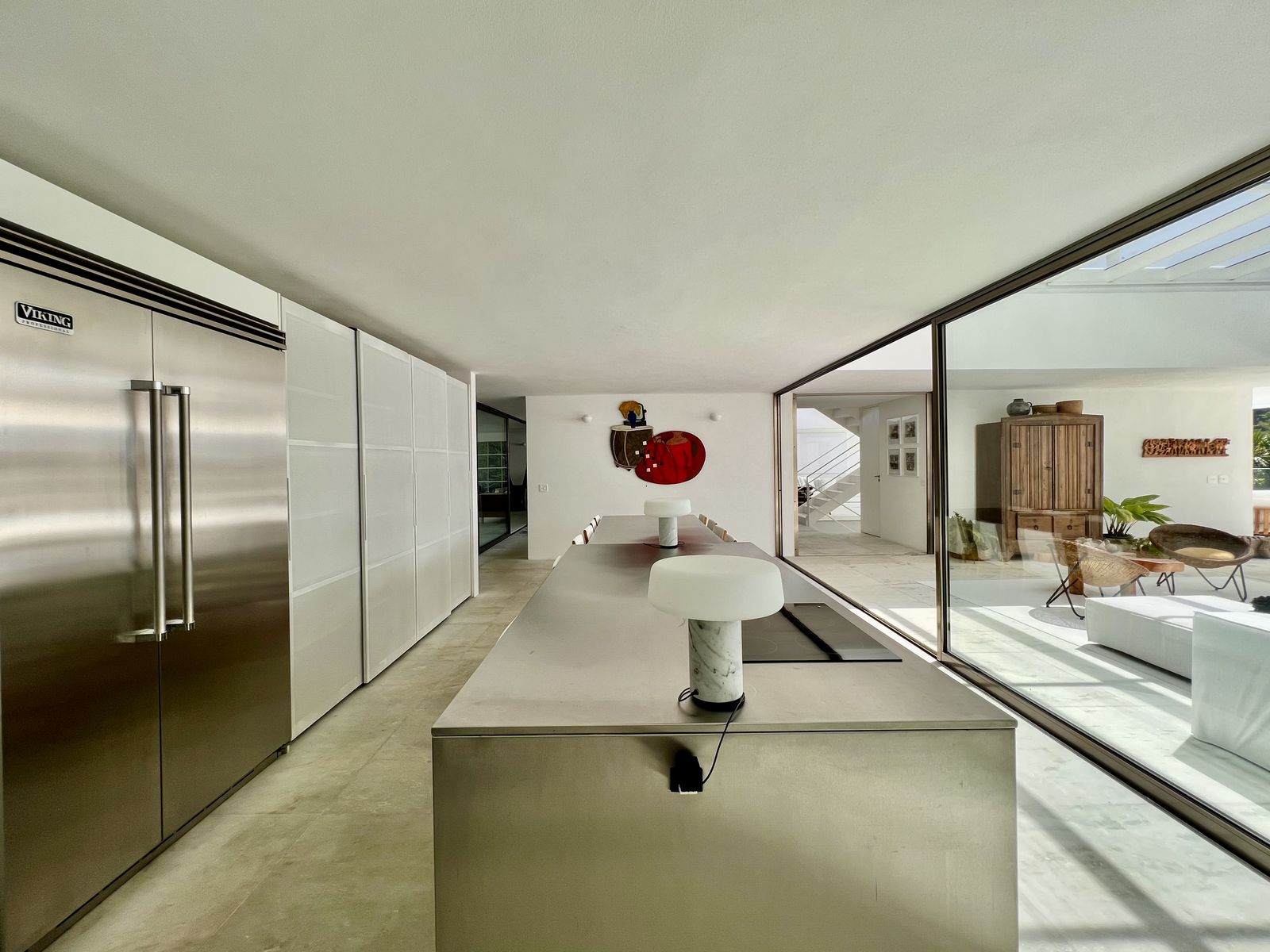 Varanda integrada com piscina e vista para o mar – Casa 783
