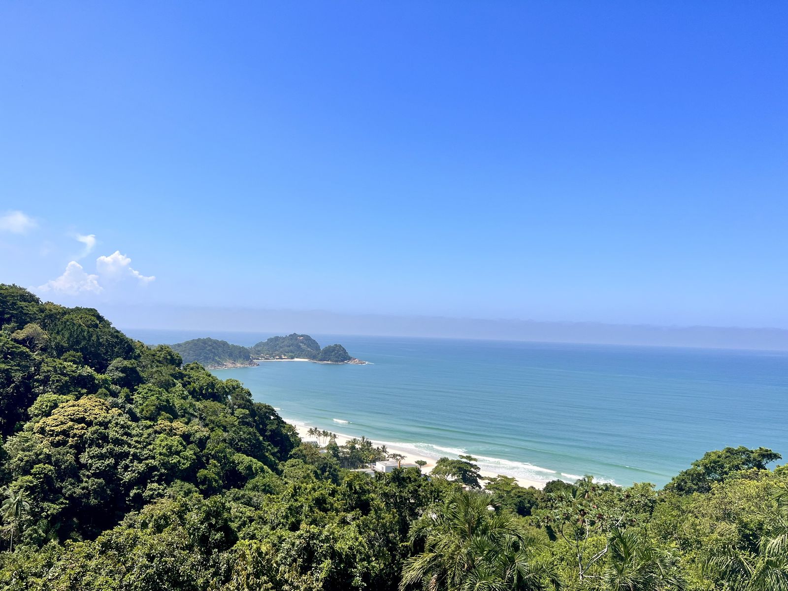 Vista panorâmica para o mar e a serra – Casa 783