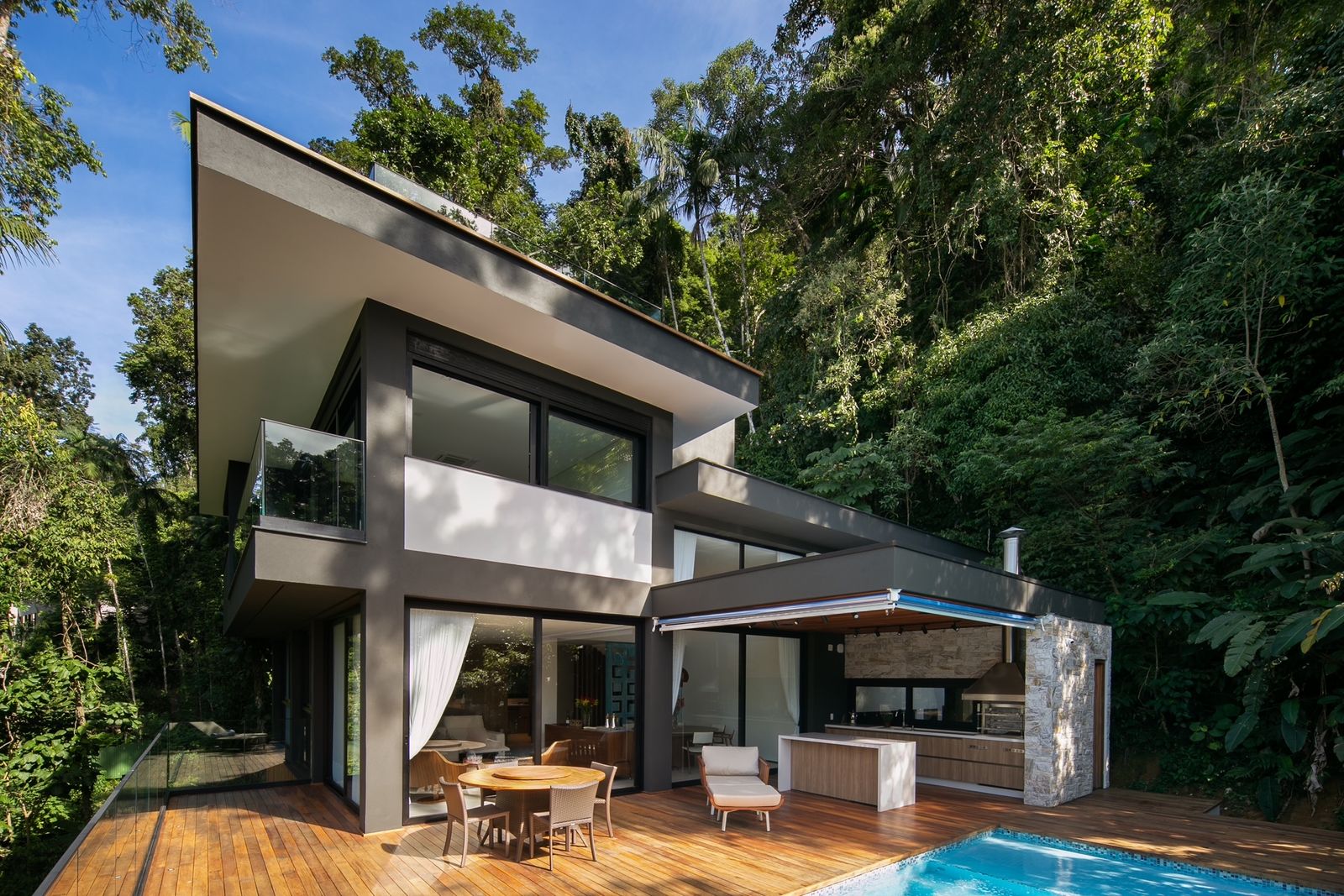 Arquitetura contemporânea integrada à natureza – Casa 722