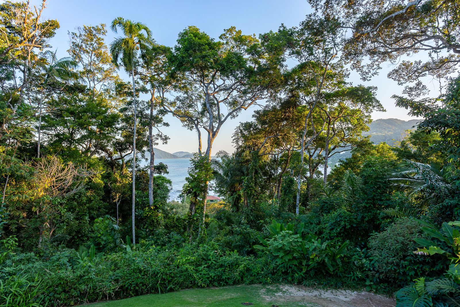 Casa com Jardim no Alto, com Vista para o Mar — Condomínio Iporanga, Guarujá. – foto 38