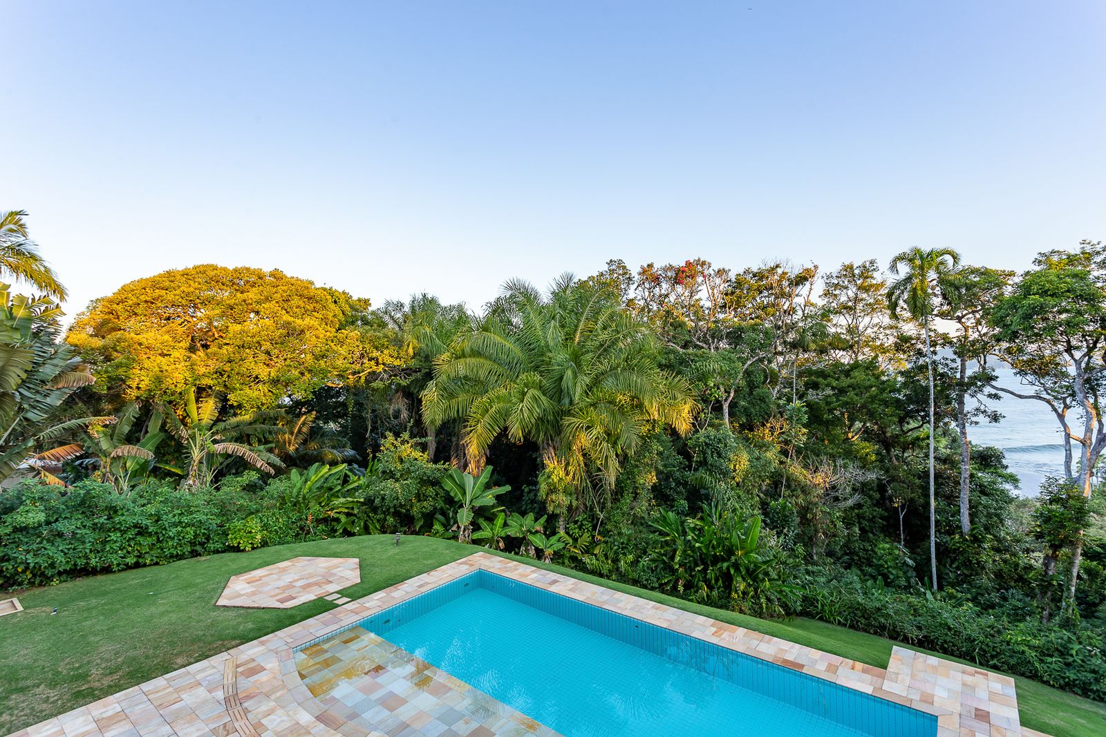 Casa com Jardim no Alto, com Vista para o Mar — Condomínio Iporanga, Guarujá. – foto 41