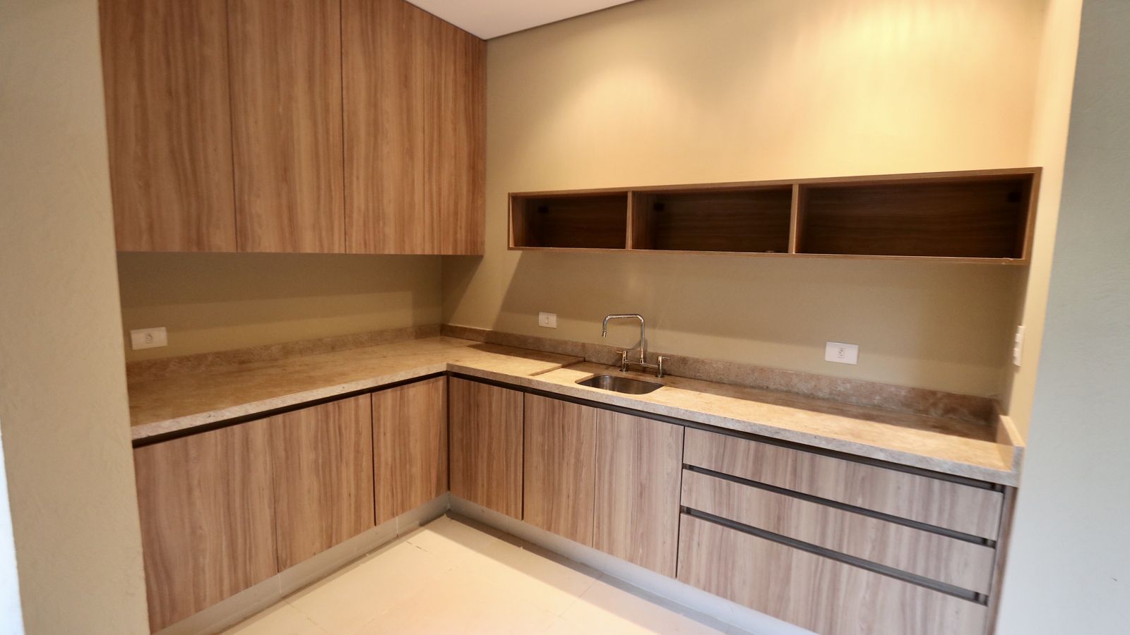 Casa envolta por vegetação tropical preservada – Casa 706