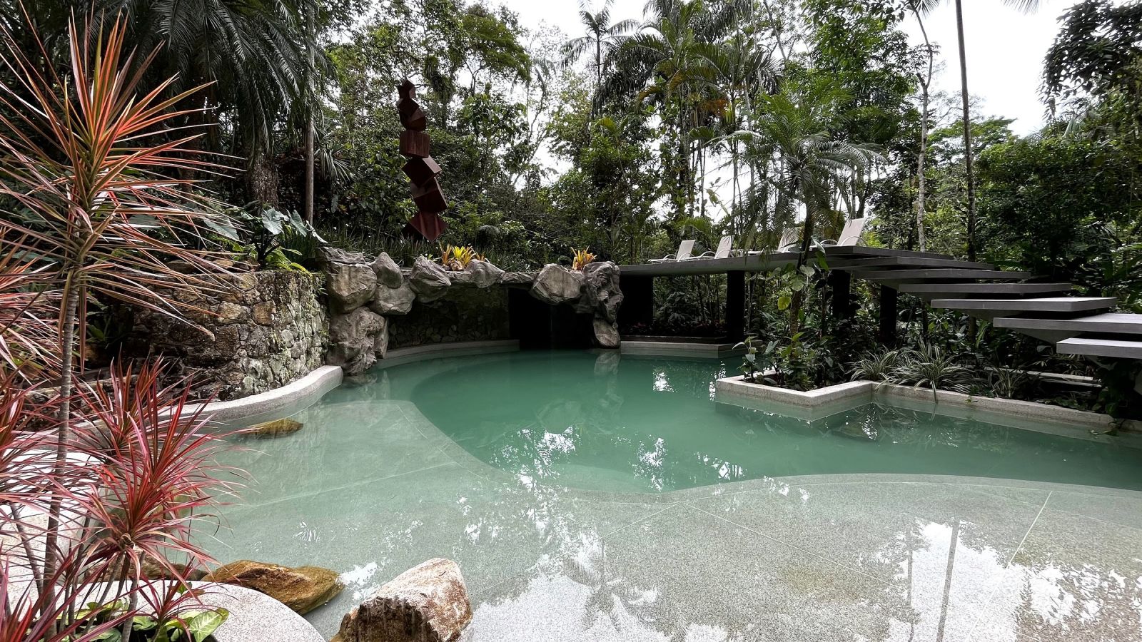 Piscina em meio à mata – Casa 852