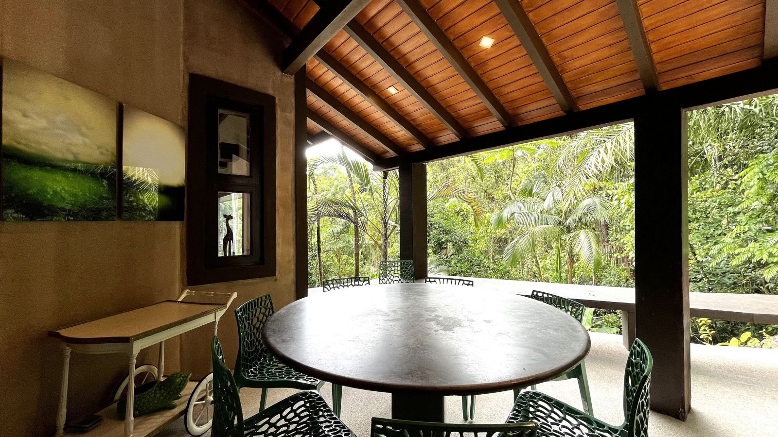 Varanda com mesa – Casa 852