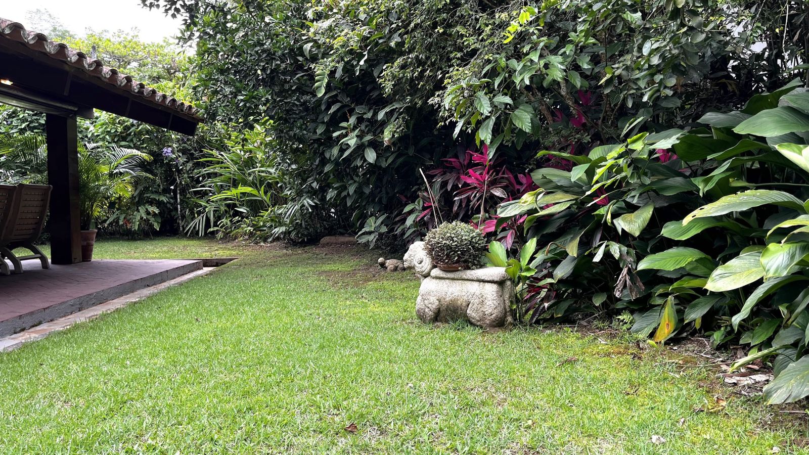 Gramado e varanda – Casa 853