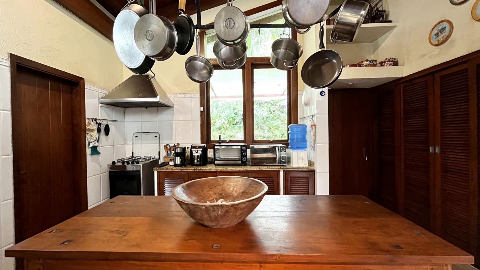 Cozinha com mesa central – Casa 853
