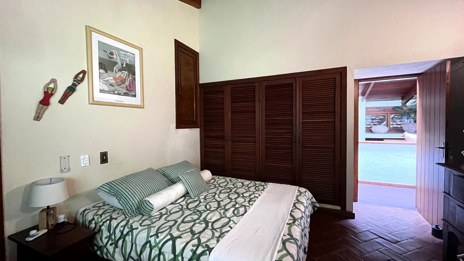 Suíte com acesso ao jardim – Casa 853