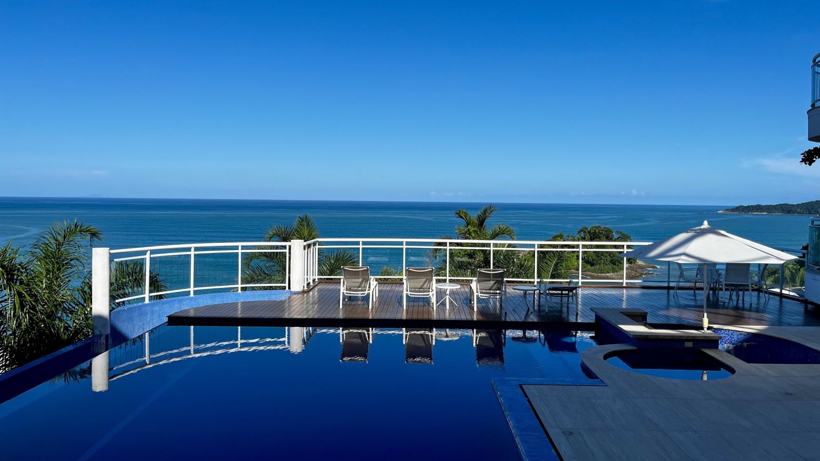 Piscina e deck com vista para o mar – Casa 840