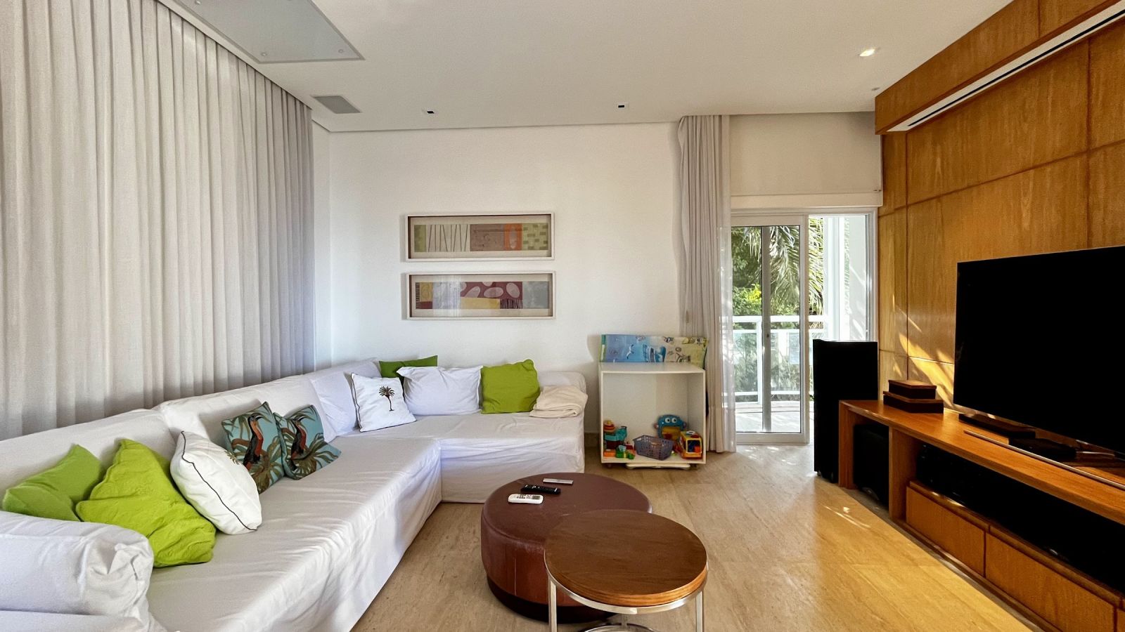 Sala de TV integrada ao living – Casa 840