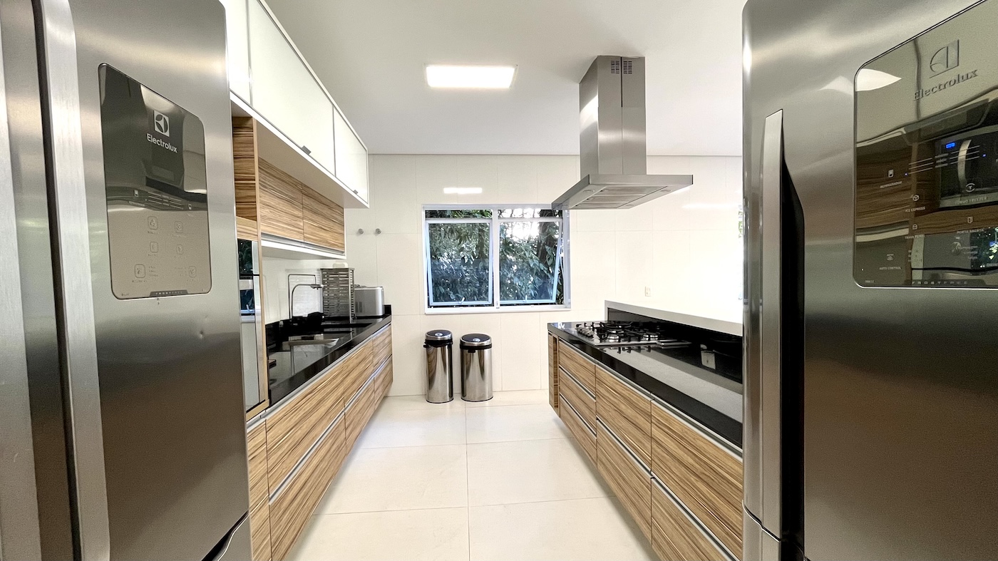 Iporanga: Casa Contemporânea com 6 Suítes e Borda Infinita – foto 12