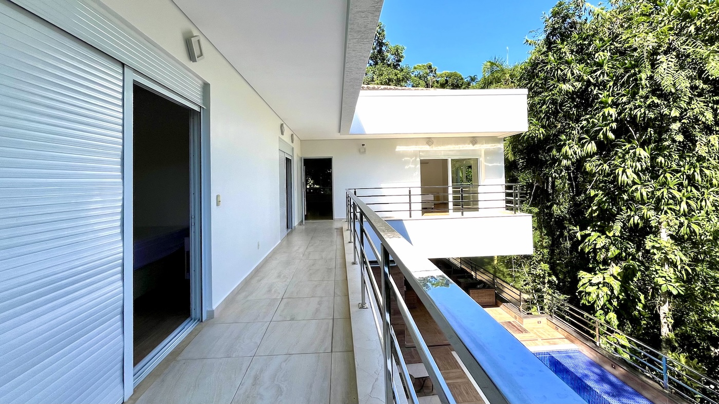 Iporanga: Casa Contemporânea com 6 Suítes e Borda Infinita – foto 43