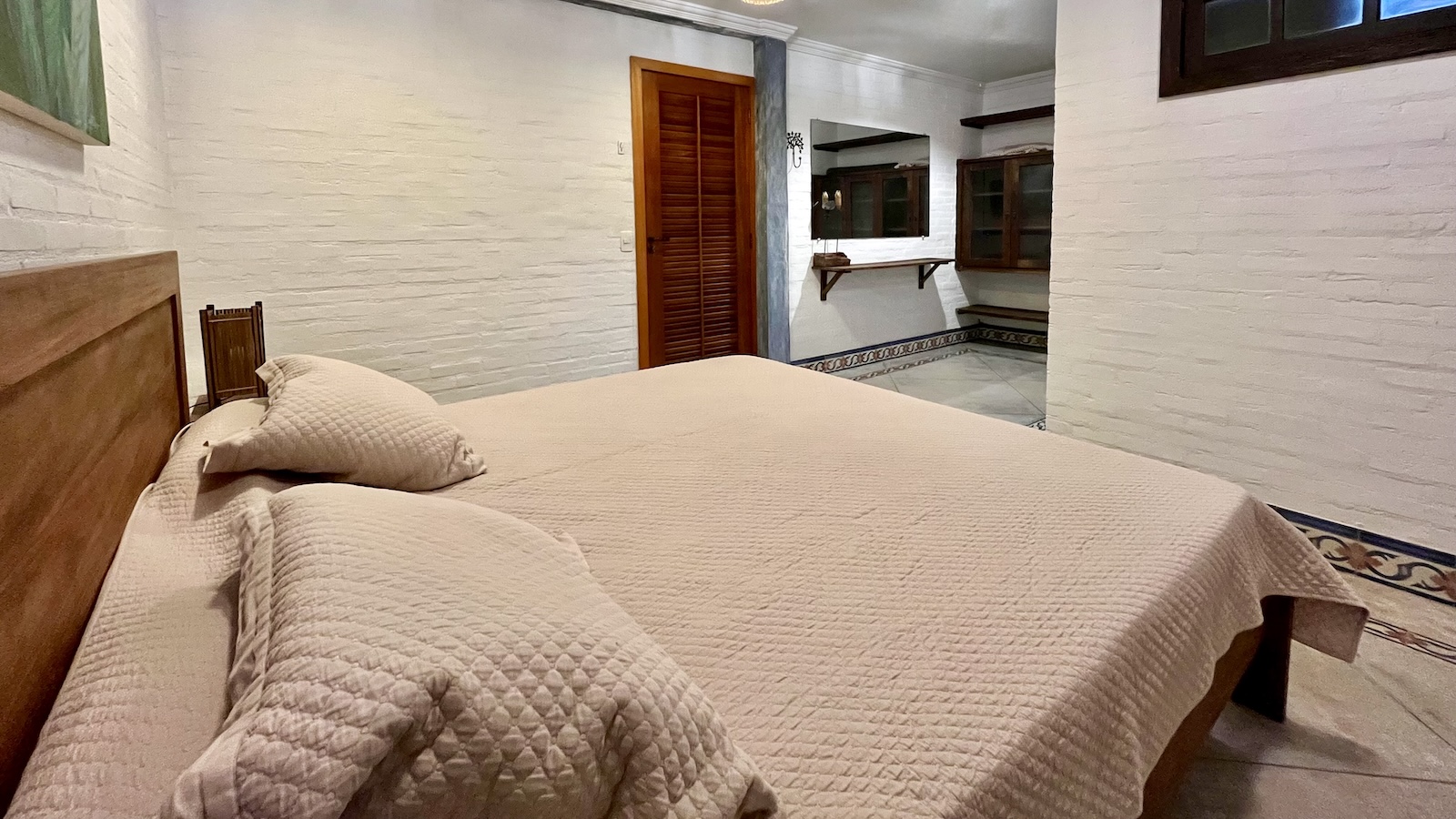 Casa rústica e charmosa à venda no Condomínio São Pedro, Guarujá – 5 suítes e deck entre a mata por R$ 7.500.000 – foto 40
