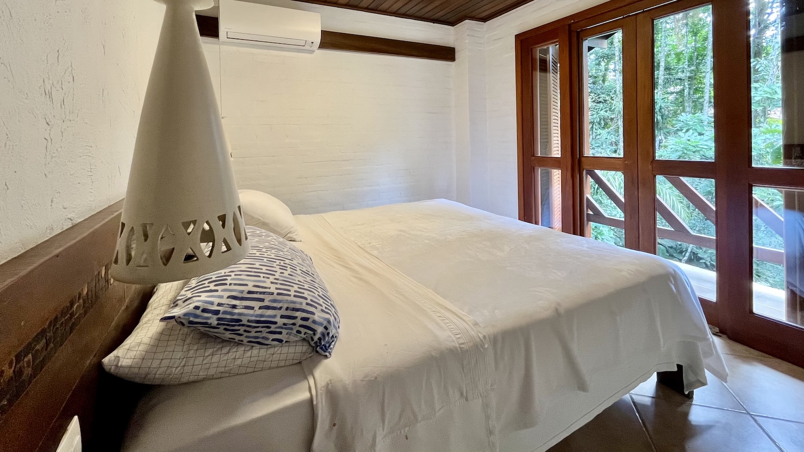 Casa rústica e charmosa à venda no Condomínio São Pedro, Guarujá – 5 suítes e deck entre a mata por R$ 7.500.000 – foto 43