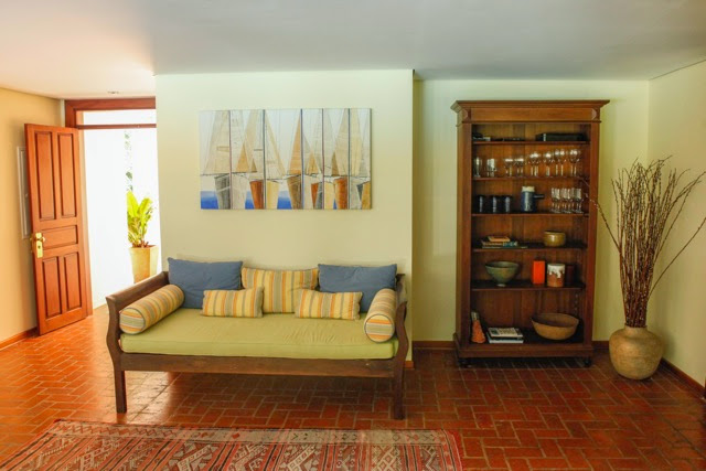 Estar integrado com jardim e luz natural – Casa 702