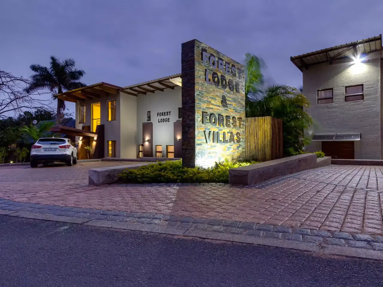 Forest Lodge & Villas