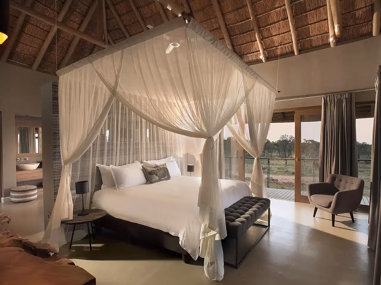 Mhondoro Safari Lodge & Villa