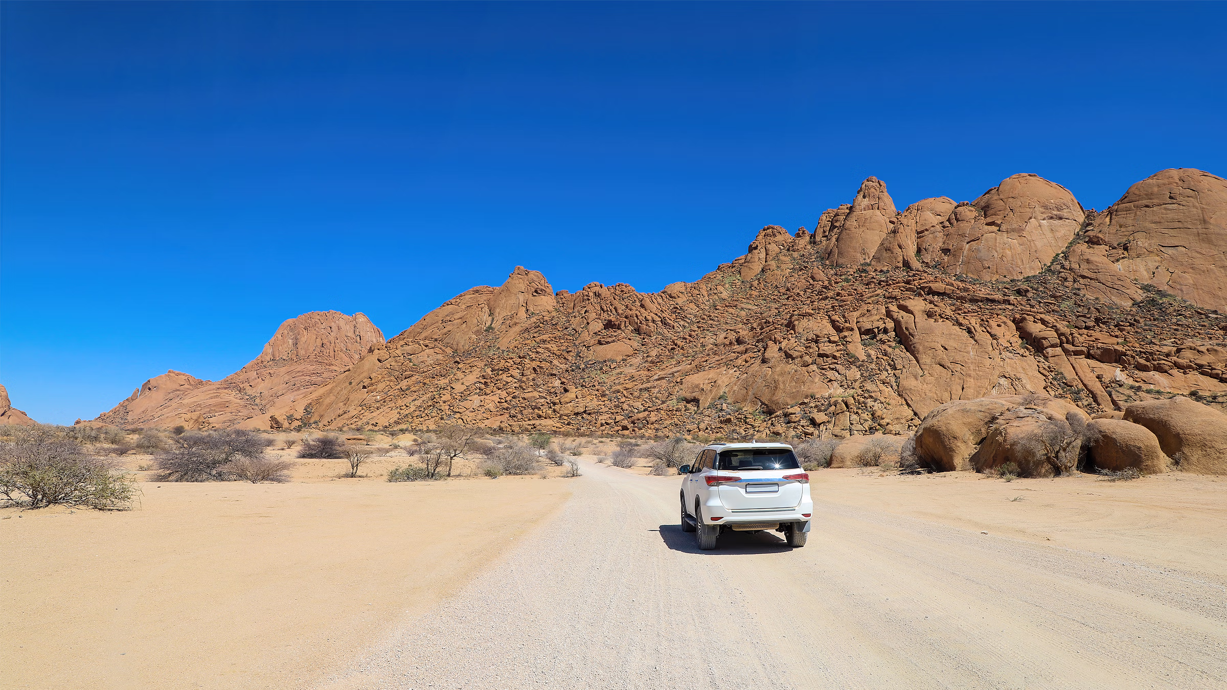 Enjoy a grand namibia tour by convoy 