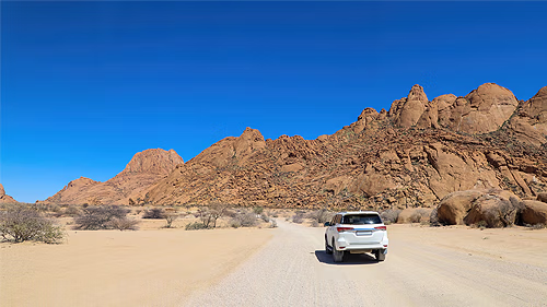 Enjoy a grand namibia tour by convoy 