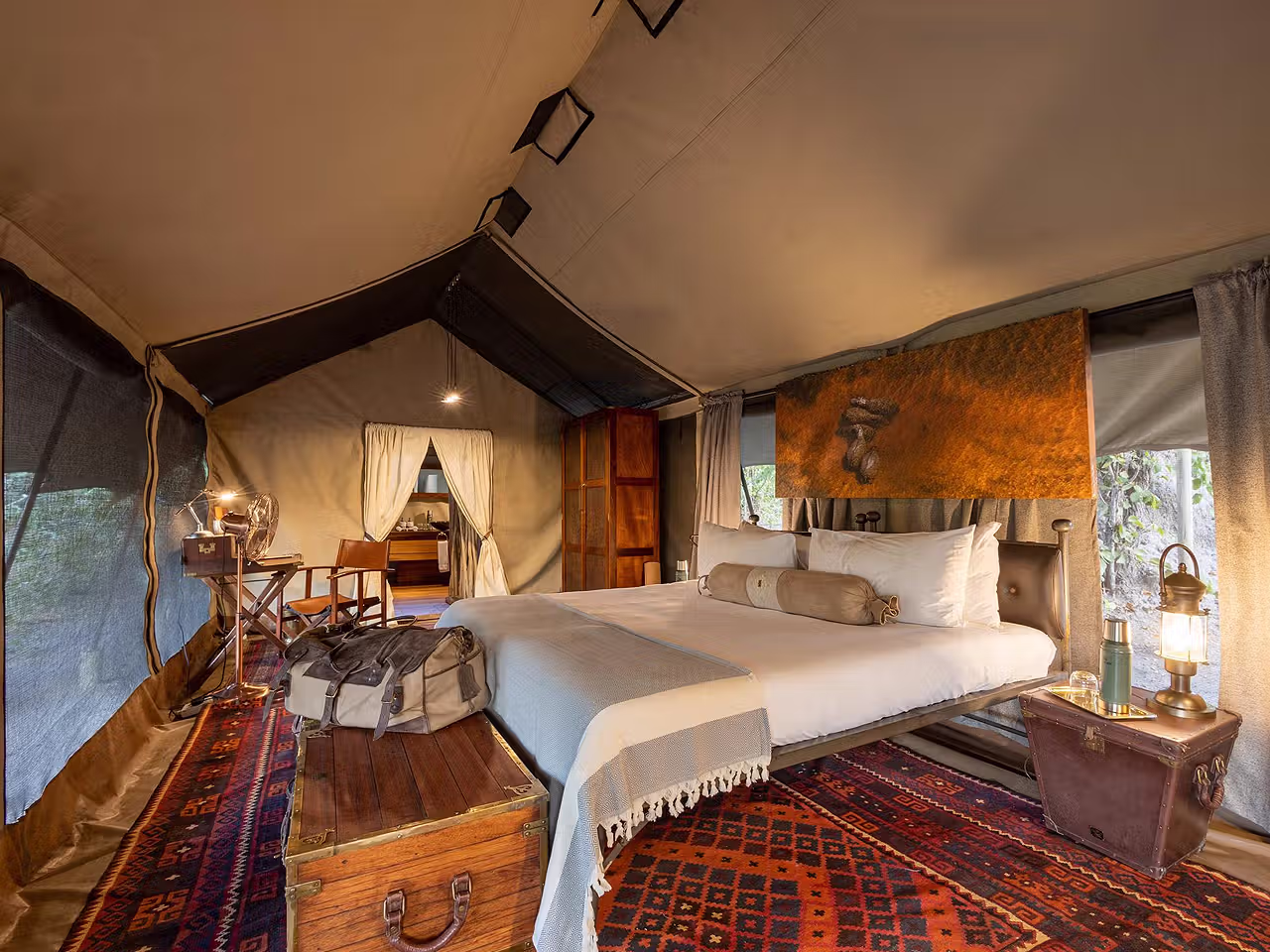 Selinda Explorers Camp