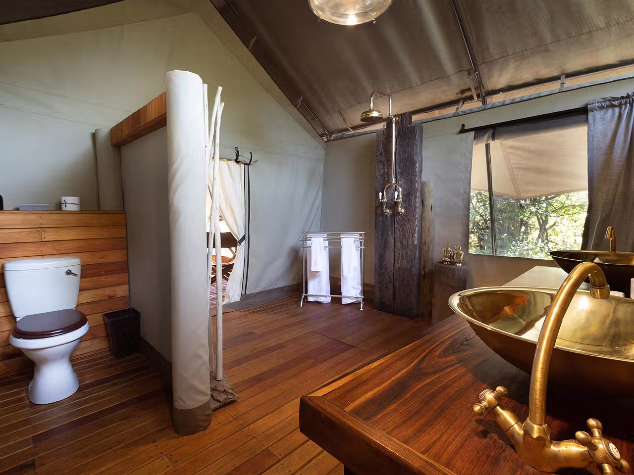 Selinda Explorers Camp