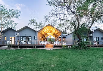 Lenyebi River Lodge