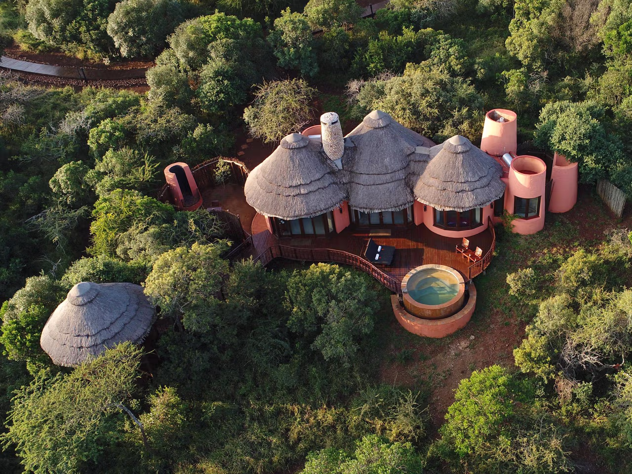 Thanda Safari Lodge