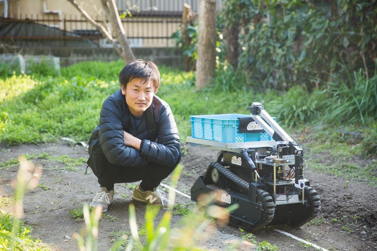 983年神奈川県生まれ。鎌倉育ちの鎌倉っ子。不動産コンサルティング会社に入社し、4年後に独立。震災復興のための野外フェスの主催、鎌倉の地域活動「カマコンバレー」の運営、「The Wave(湯川塾)」の事務局など、幅広い分野で活動。2014年に大山宗哉(現COO)らと株式会社omoroを設立。不動産Webサービスを開発運営後、事業を売却。2017年にinaho株式会社を設立し、AIを活用した野菜収穫ロボットの開発に取り組む。富士通アクセラレータプログラム「第7期ピッチコンテスト」最優秀賞、ICCサミット「スタートアップ・カタパルト」優勝など受賞歴多数。