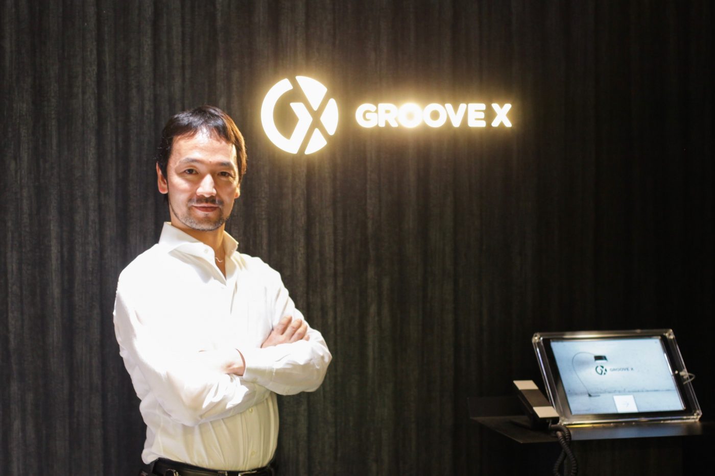 大企業で働く方がいいのか、スタートアップで働く方がいいのか――就活や転職活動で少なくない人が頭を悩ませるように、このふたつは二項対立で語られがちだ。その両方を経験している人は多くなく、いったん大企業で働けばずっと大企業で、スタートアップならずっとスタートアップで働くのではと考えがちだ。