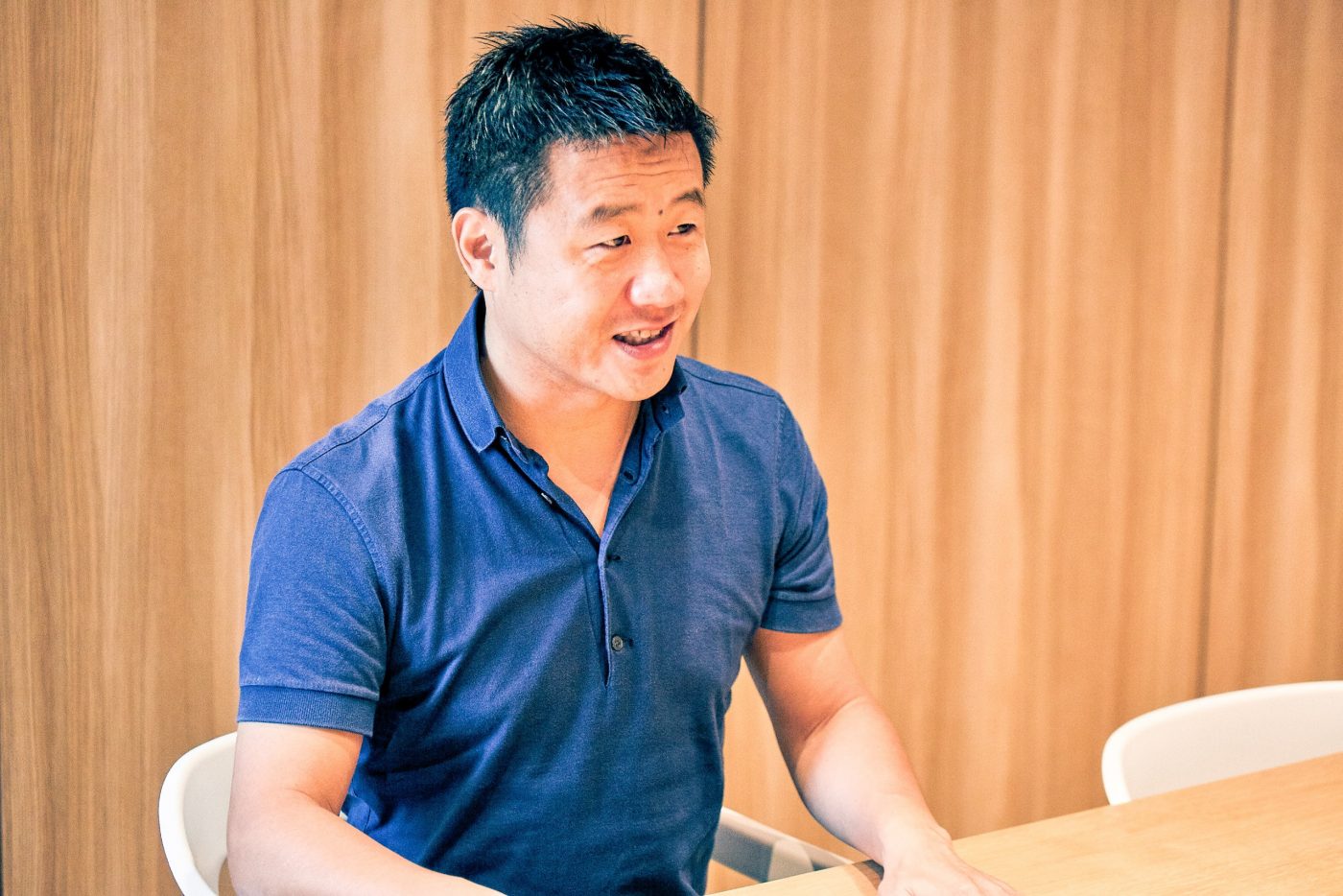 ■翁永飙（おう・えいひょう） ー1996年横浜国立大学大学院 電子情報工学研究科 修士課程修了後、伊藤忠商事株式会社に初の中国人新卒採用正社員として入社。2000年に独立し、株式会社アクセスポート（現GMOソリューションパートナー株式会社）、インターパイロン株式会社（2000年）、キングソフト株式会社（2005年）、ACCESSPORT株式会社（2006年）を創業した後、Eコマースを通じて中国の消費者に日本の商品を販売する「越境EC」を発案。2014年、自身にとって5度目の創業となるインアゴーラ株式会社を設立し、「越境EC」を中核に、企画、運営する。