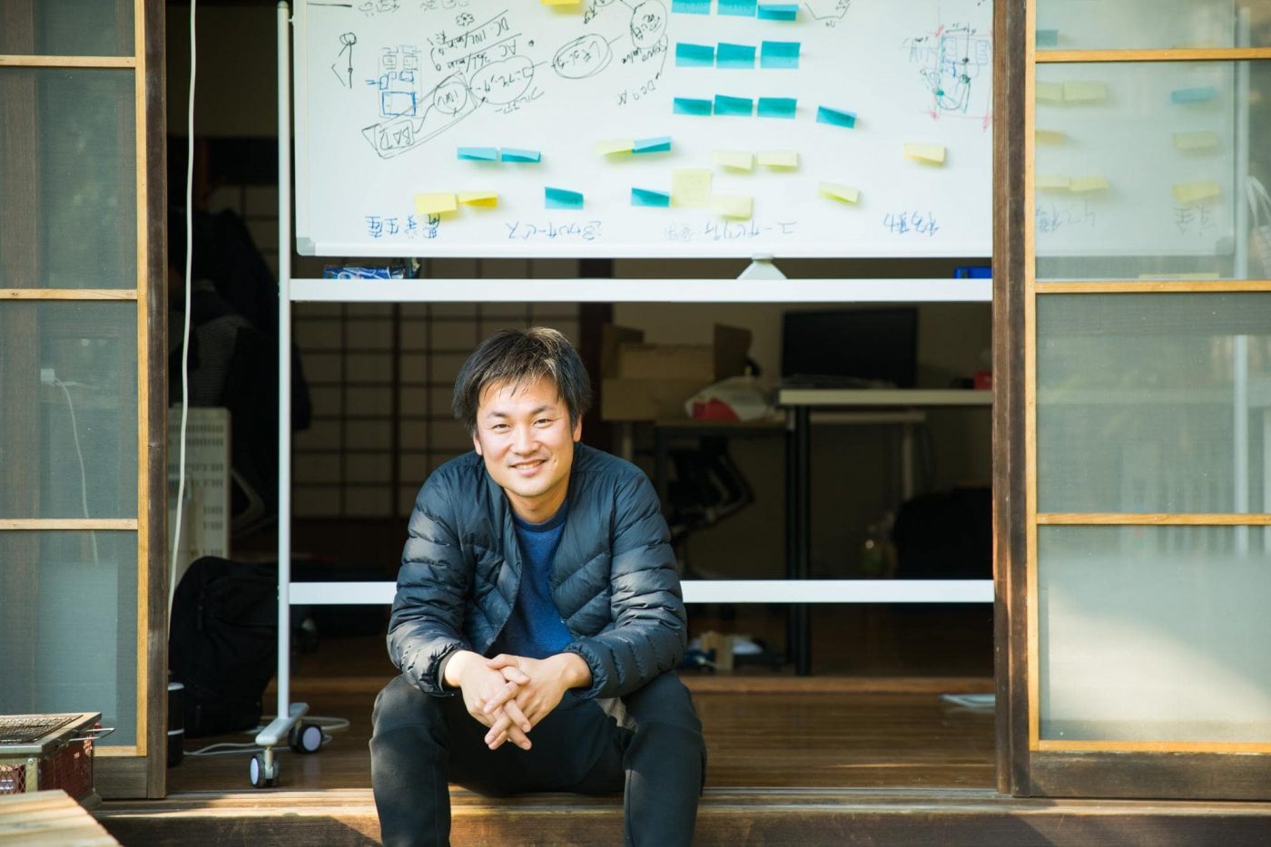 ■菱木豊（ひしき・ゆたか） ー1983年神奈川県生まれ。鎌倉育ちの鎌倉っ子。不動産コンサルティング会社に入社し、４年後に独立。震災復興のための野外フェスの主催、鎌倉の地域活動「カマコンバレー」の運営、「The Wave（湯川塾）」の事務局など、幅広い分野で活動。2014年に大山宗哉（現COO）らと株式会社omoroを設立。不動産Webサービスを開発運営後、事業を売却。2017年にinaho株式会社を設立し、AIを活用した野菜収穫ロボットの開発に取り組む。富士通アクセラレータプログラム「第7期ピッチコンテスト」最優秀賞、ICCサミット「スタートアップ・カタパルト」優勝など受賞歴多数。