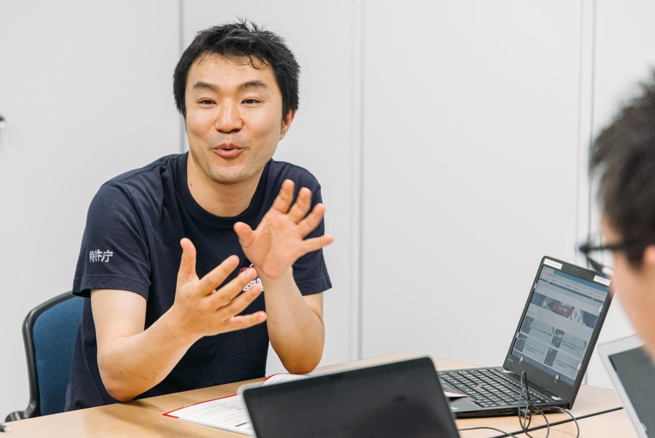 2002年入庁。審査第四部（情報、通信系）で特許審査に従事。情報通信研究機構出向、内閣府知的財産戦略推進事務局を経て、2019年より特許庁企画調査課　課長補佐としてスタートアップ支援施策を担当。