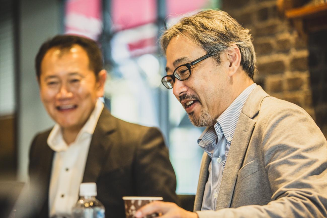 中野「チャレンジするのが怖いのは、チャレンジして失敗した時の恐怖があるからです。日本でなぜ失敗が怖いかというと、人材の流動性が低いため。アメリカは大企業を辞めて、もし失敗してもまた戻ることができます。人の循環ができているため、起業したりスタートアップに転職するハードルは高くありません。 　 日本では、まだまだ大企業を一度辞めてしまうと簡単には戻れない環境になっていると思います。大企業にもっと人材の流動が起きれば、それがセーフティネットになって、チャレンジのハードルも下がると思います。日本でもトヨタやホンダが中途採用を拡大して、新卒至上主義から脱しようとしているのを見ると、これから日本も変わっていきそうですね。それによってもっと多くの方がチャレンジできるようになればと思います。」