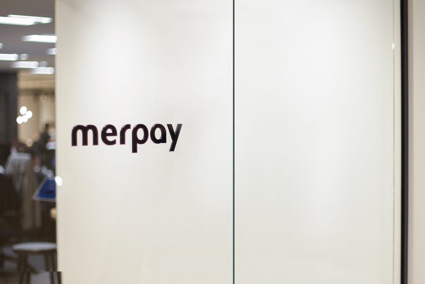 Amazonが単なるECサイトに留まらず「AWS」や「Amazon Go」を展開していくかのように、日本社会が変わるべき要素を見出して変化を生み出すことを目指してメルカリは今日も未来をつくる。