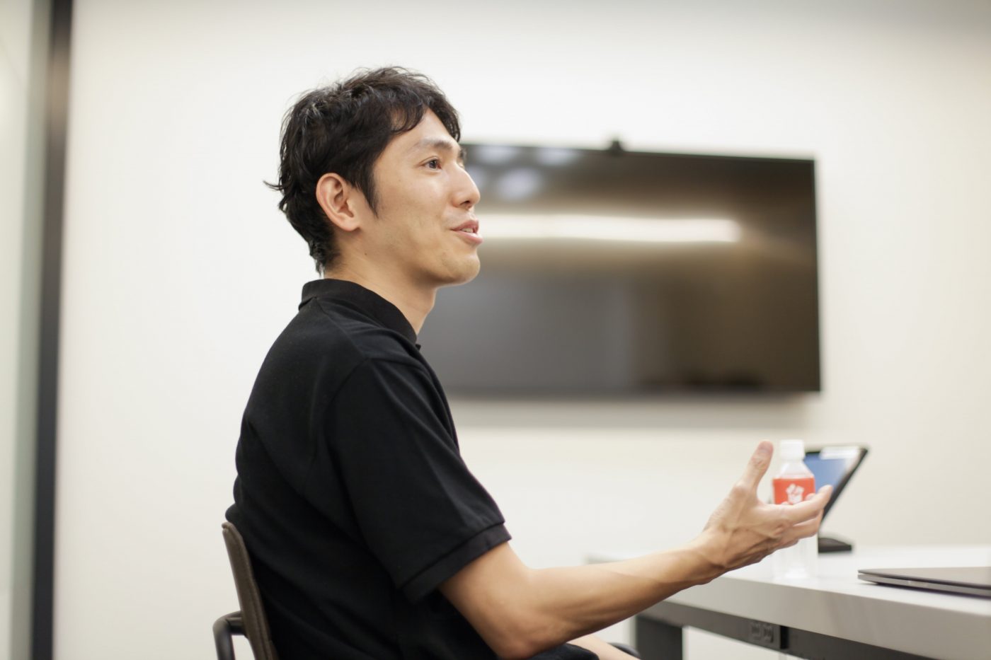 2005年の1年間、青柳氏は次の行動に向けてIT企業の経営者を尋ねまくっていた。ミクシィ創業者の笠原氏、ドリコム代表の内藤氏など、IT産業の成長の一端を担う人物と出会うなか、友人の紹介で会ったのが、グリー代表の田中氏だった。のちに、CFOを務めることになるグリーとの出会いだ。