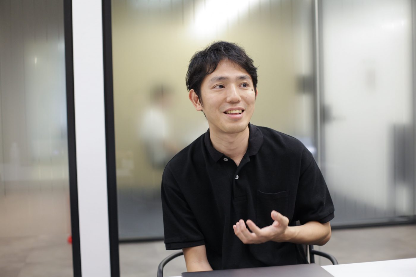 2016年9月のグリー退職後、2017年11月のメルペイ代表就任までの約1年間、青柳氏は表舞台から姿を消している。家族との穏やかな時間を過ごすいっぽうで、エンジェル投資家として企業のサポートに回った。ところが、抱いたのは「もっと事業に入りこみたい」という想いだった。