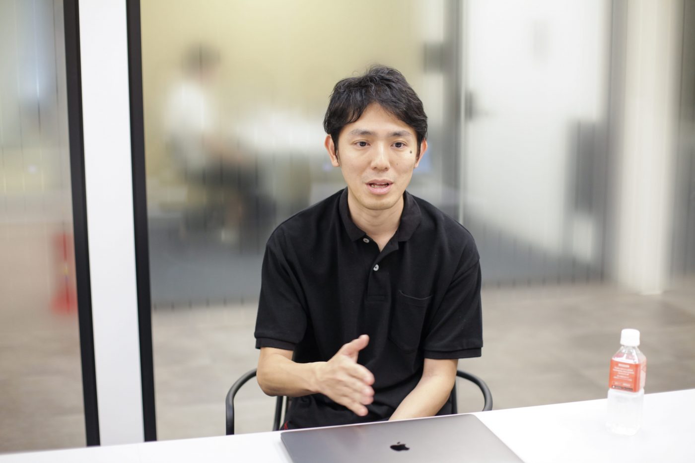 悩んだ挙句、プラットフォームはたたむことを決断した。それも、縮小ではなく“シャットダウン”というかたちで。法整備や雇用の流動性が異なるアメリカだからこその判断だが、青柳氏の心のなかには大きな反省が残ったという。