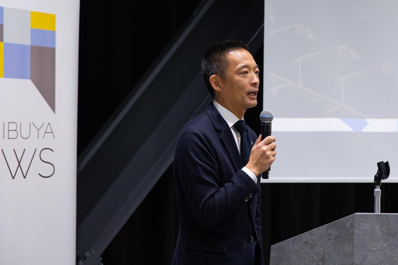 同ピッチに続いて、参加者による意見交換が始まる。意見を交わすのは登壇者の6社に加え、東京大学、慶應大学、早稲田大学の研究者・学生、渋谷区長の長谷部健氏など。ここで、スタートアップの現状やトレンドについて所感を交換し合う。 東京大学生産科学研究所 教授の野城智也教授は「産官学の連携は頻繁に行われているが、いい課題が投げ込まれると、研究機関で新たな創造が生まれるので今後に期待している。そのうえで、可能性に応えるためには東大だけではキャパシティが足りないので、東工大・早稲田・慶応なども連携を行なっていきたい」と話す。 渋谷区長の長谷部健氏は「渋谷はベンチャー企業やストリートカルチャーなど最先端が集まる土地です。一方で、甲州街道沿いには長屋が残り、高齢者の孤独死も発生しています。渋谷区は東京の課題が凝縮され、ダイバーシティが形成されている土地です。課題解決の中心地として特別区を設けてみたい。ぜひご検討いただければ」と提言した。