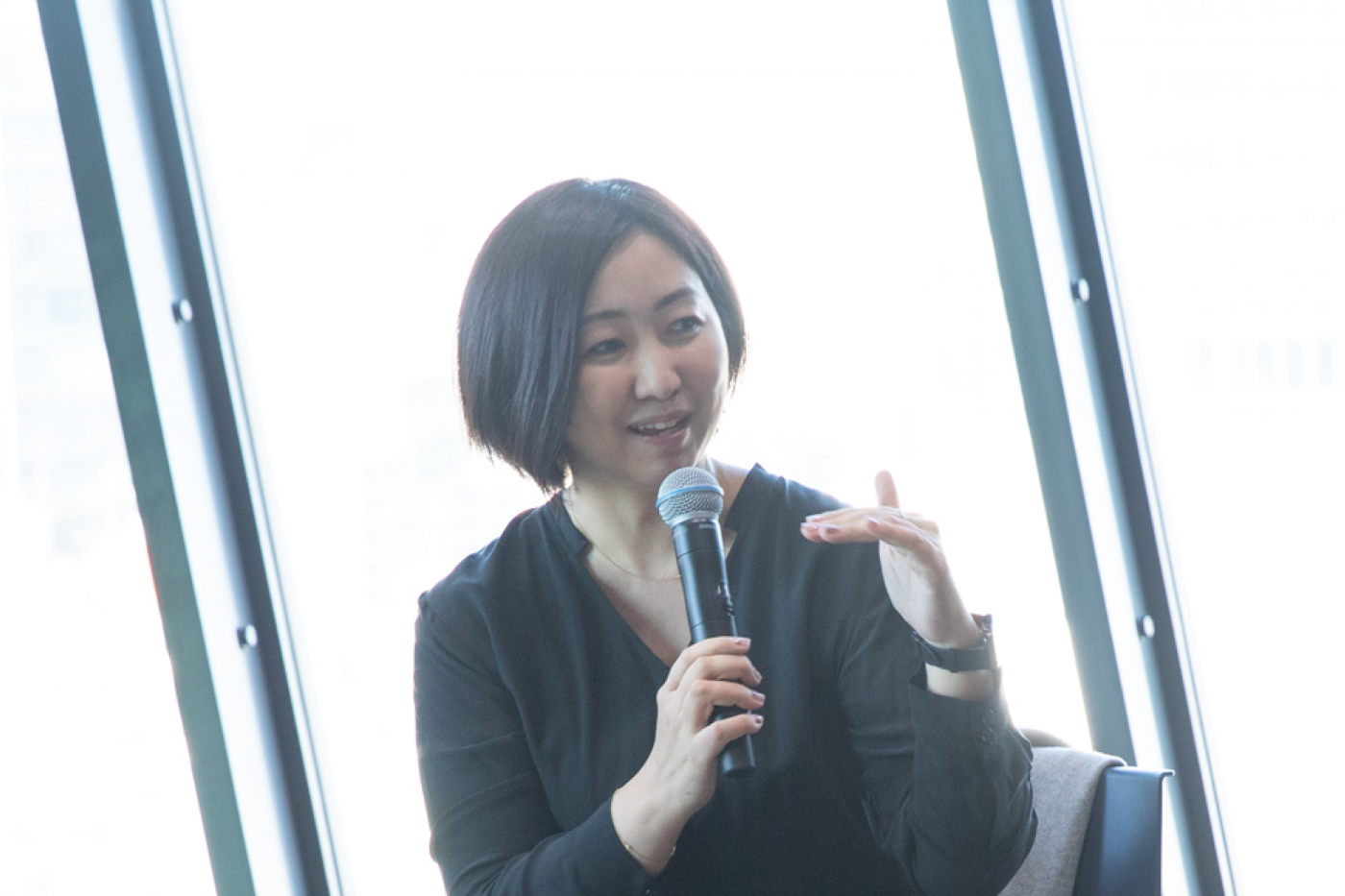 続くピッチの登壇者はPlug and Play Japanの執行役員 藤本あゆみ氏。同社は公募によって選ばれた起業家に対し、3ヶ月の期間限定で支援を実施。過去200社に対して、専門スタッフによる経営アドバイスや、投資家・経営人材のネットワークを提供してきた。