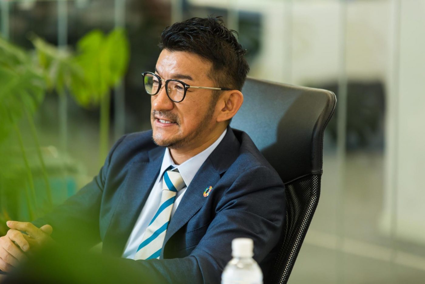 LIMEXの開発は、まだ道半ばだ。これからさらに改良を重ね、日本中のみならず、世界中で利用される素材ともなり得るだろう。 「グローバルで、エコロジーで、エコノミーで、勝つ」 山﨑氏が掲げたその夢は、今まさに実現できそうなところまでやってきているようにすら思える。今後、さらに世界規模で戦うために、足場を固めているそうだ。