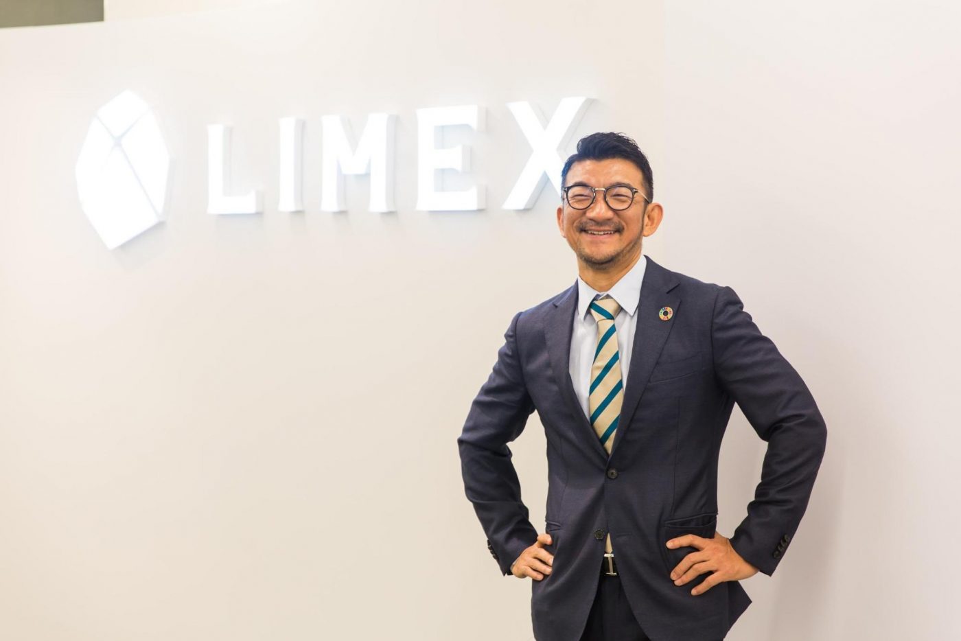 山﨑敦義（やまさき・のぶよし） 20歳で中古車販売業を起業後、複数の事業立ち上げる。30代になり、グローバルで勝負が出来て100年後も継承される人類の幸せに貢献できる1兆円事業を興したいと奮起。時代の架け橋となる株式会社TBMを立ち上げる。