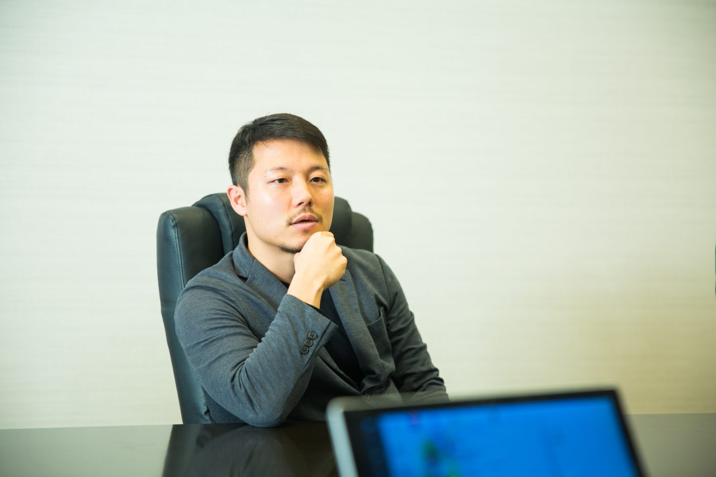 「排泄を予測する」というアイデアから、エコーの仕組みのように超音波を使えば実現が不可能ではないと考えた中西氏。しかし、それまでハードウェアを作った経験などはない。いったい、どのように開発を進めていったのか。