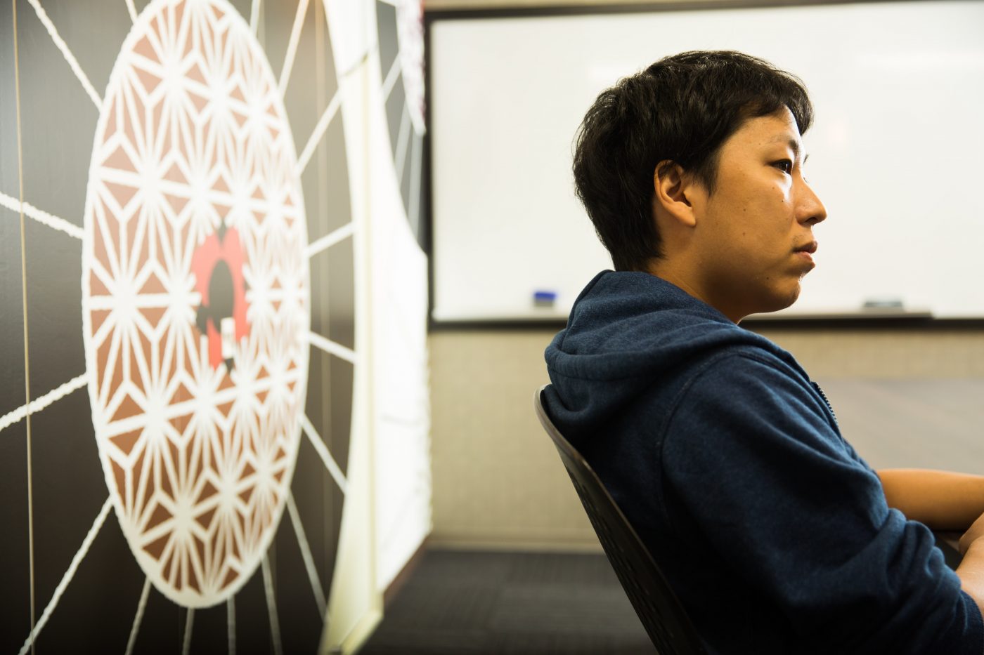 もうひとつ、よりそうのビジネスを語る上で、忘れてはならないことがある。葬儀の問い合わせに24時間365日対応するコールセンターの設置だ。人件費や教育コストのかかりやすい自社コールセンターの設置に踏み切った背景には、葬祭分野でビジネスを起こす芦沢氏なりの覚悟が見られる。